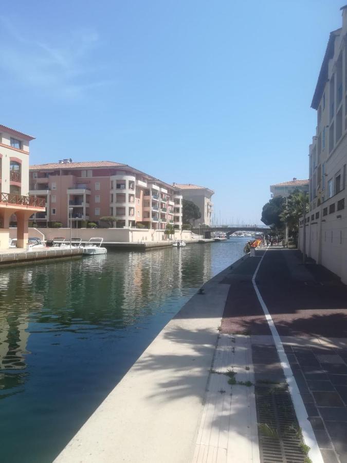 Sur Le Quai De Port Frejus Apartman Kültér fotó